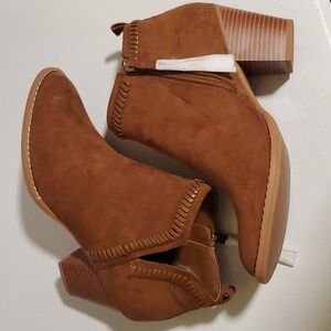 DV8 by Dolce Vita Stitched Brown Suede Ankle Boots NEW